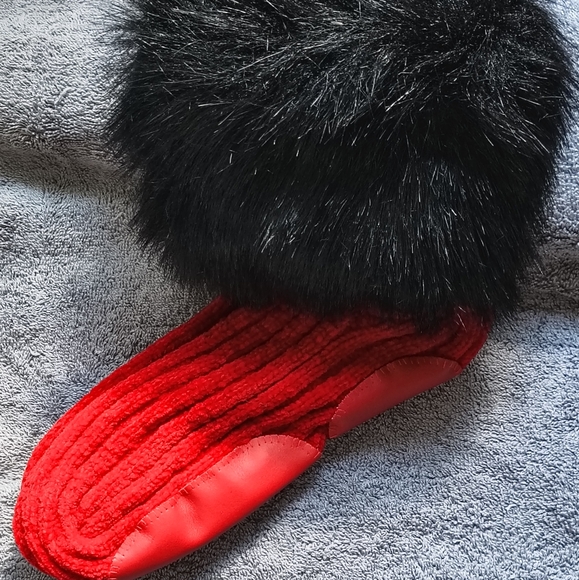 Nordstrom Womens Black and Red Slipper Socks One Size 9-11 Lounging Relaxed Fit - Picture 3 of 9